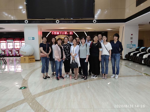 安徽鹽業(yè)地產(chǎn)集團(tuán)公司機(jī)關(guān)第一、第二黨支部組織觀看愛(ài)國(guó)主義題材影片《八佰》